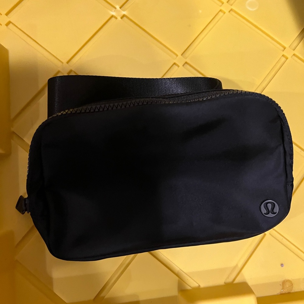 OG lululemon belt bag black matte